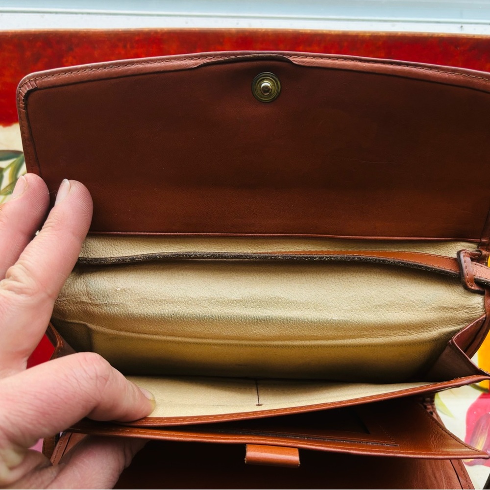 Dan and Burke Brown Leather Crossbody Bag - Picture 4 of 4